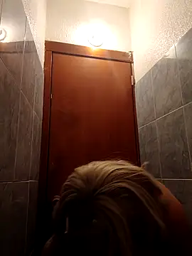 Snapshot of madelaine- chatting on 28, 2, 2025 madelaine- online show from 28, 2, 2025