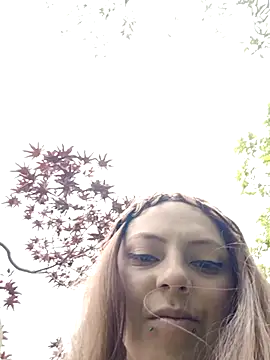 Snapshot of madelaine- chatting on 7, 3, 2025 madelaine- online show from 7, 3, 2025