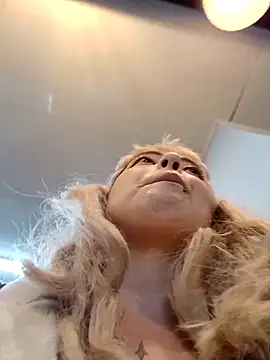 Snapshot of madelaine- chatting on 10, 3, 2025 madelaine- online show from 10, 3, 2025