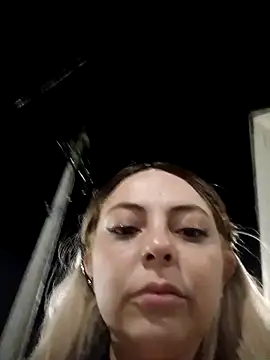 Snapshot of madelaine- chatting on 14, 9, 2025 madelaine- online show from 14, 9, 2025