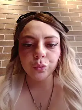 Snapshot of madelaine- chatting on 29, 10, 2025 madelaine- online show from 29, 10, 2025