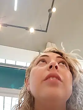 Snapshot of madelaine- chatting on 1, 11, 2025 madelaine- online show from 1, 11, 2025