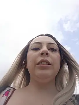 Snapshot of madelaine- chatting on 10, 11, 2025 madelaine- online show from 10, 11, 2025