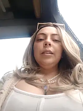 Snapshot of madelaine- chatting on 24, 11, 2025 madelaine- online show from 24, 11, 2025