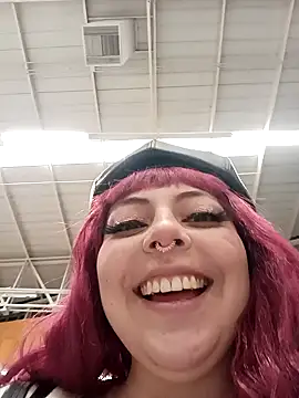 Snapshot of madelaine- chatting on 27, 11, 2025 madelaine- online show from 27, 11, 2025