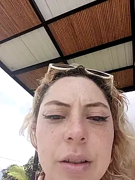 Snapshot of madelaine- chatting on 30, 11, 2025 madelaine- online show from 30, 11, 2025