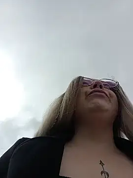 madelaine- online show from 20, 4, 2026