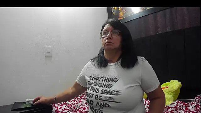 Evaaross 2345 online show from 1, 2, 2026