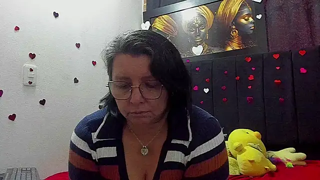 Evaaross 2345 online show from 9, 6, 2026