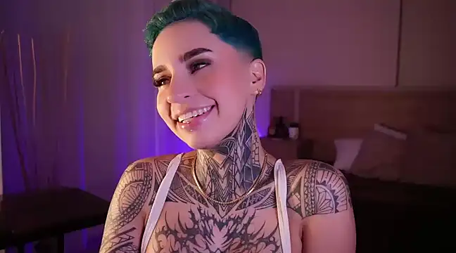 Snapshot of AliceShazaham_ chatting on 4, 1, 2025 AliceShazaham online show from 4, 1, 2025