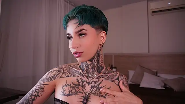 Snapshot of AliceShazaham_ chatting on 2, 2, 2025 AliceShazaham online show from 2, 2, 2025