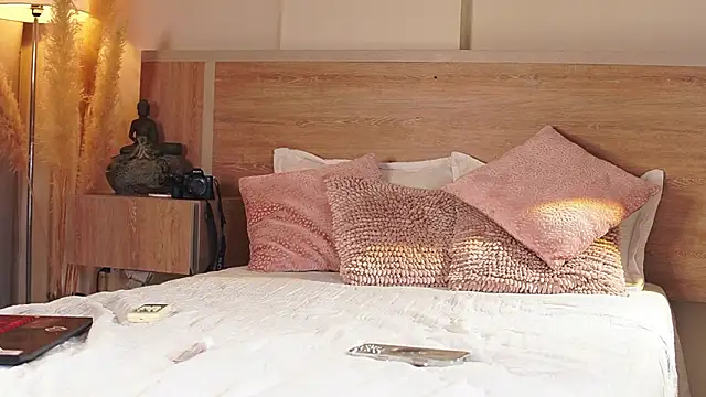 Snapshot of AliceShazaham_ chatting on 8, 2, 2026 AliceShazaham online show from 8, 2, 2026