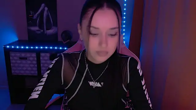 Snapshot of AlisaLink chatting on 8, 2, 2025 AlisaLink online show from 8, 2, 2025