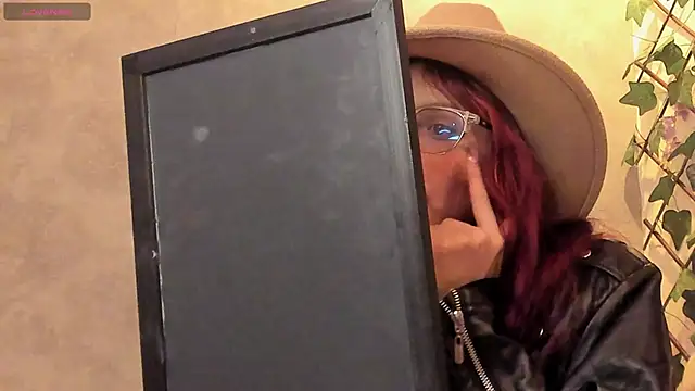 Snapshot of RedMeloddy chatting on 15, 3, 2026 RedMeloddy online show from 15, 3, 2026