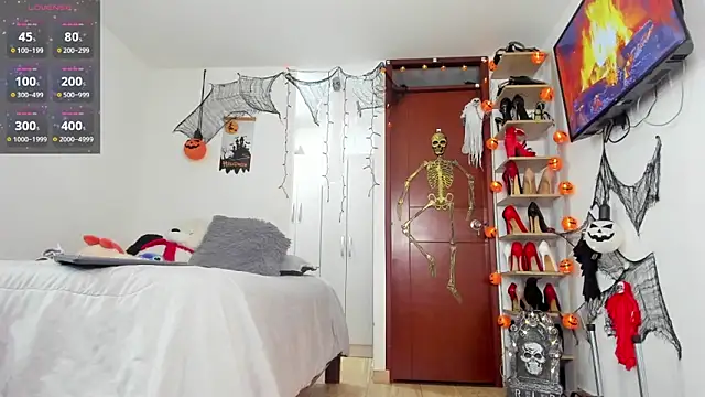 SophieBaker   online show from 8, 10, 2025