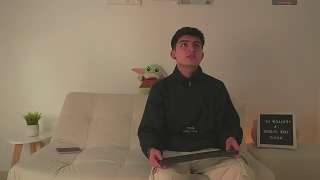 Snapshot of tommy_and_sophie chatting on 31, 1, 2025 tommy and sophie online show from 31, 1, 2025