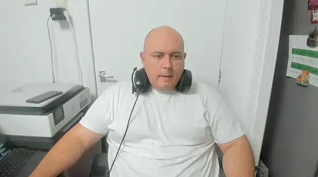 Snapshot of BigromeoXX chatting on 10, 12, 2024 BigromeoXX online show from 10, 12, 2024