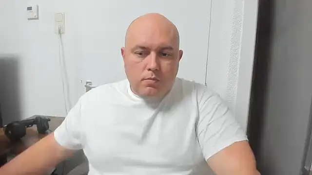 Snapshot of BigromeoXX chatting on 30, 12, 2024 BigromeoXX online show from 30, 12, 2024