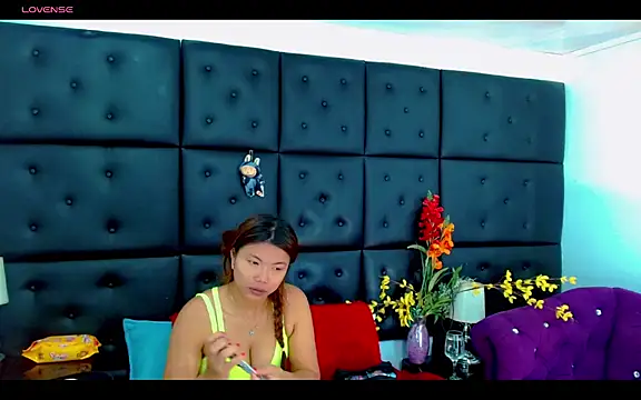 Snapshot of Isalombardi chatting on 23, 4, 2026 Isalombardi online show from 23, 4, 2026