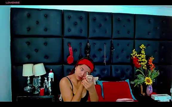 Snapshot of Isalombardi chatting on 12, 5, 2026 Isalombardi online show from 12, 5, 2026