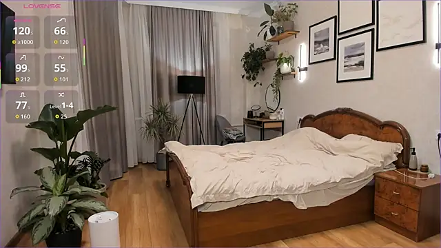 NicoleLuv online show from 16, 9, 2025