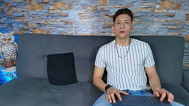 Snapshot of Maykol_Victoriasr chatting on 18, 11, 2025 Maykol Victoriasr online show from 18, 11, 2025