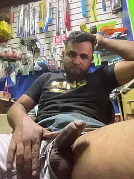 Snapshot of Sheik_z_o chatting on 8, 11, 2025 Sheik z o online show from 8, 11, 2025