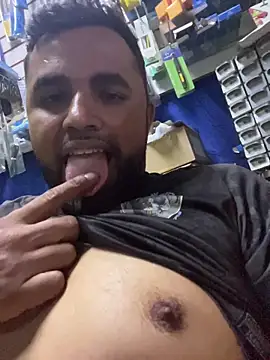 Snapshot of Sheik_z_o chatting on 25, 11, 2025 Sheik z o online show from 25, 11, 2025