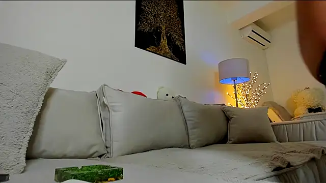 Queenofyouredreams online show from 2, 2, 2025