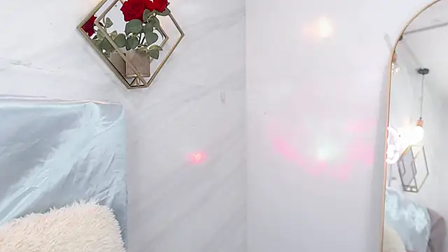 Snapshot of _Rouse_v chatting on 12, 3, 2025 Rouse v online show from 12, 3, 2025