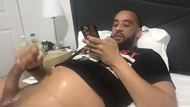 Snapshot of Z415 chatting on 5, 12, 2025 Z415 online show from 5, 12, 2025