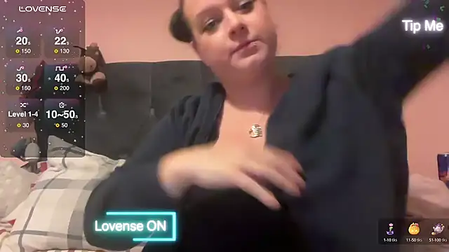 NaughtyWifeUK online show from 13, 12, 2024