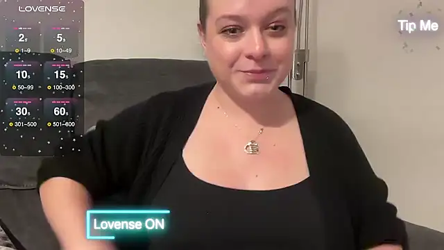 NaughtyWifeUK online show from 17, 12, 2024