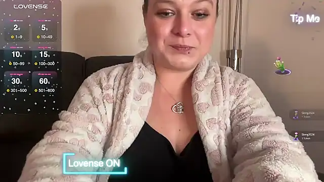 NaughtyWifeUK online show from 19, 12, 2024