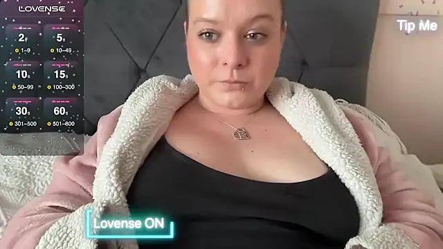 NaughtyWifeUK online show from 17, 2, 2025