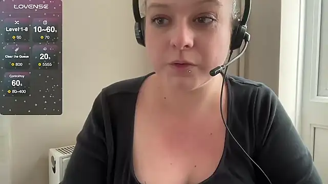 NaughtyWifeUK online show from 15, 4, 2026