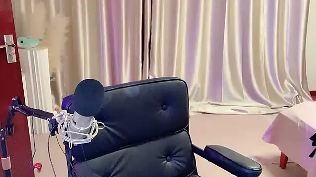 Daisy-77 online show from 24, 2, 2025