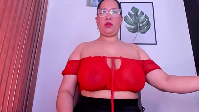 Snapshot of alondrabigtits chatting on 28, 4, 2026 alondrabigtits online show from 28, 4, 2026