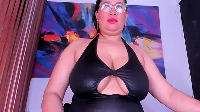 Snapshot of alondrabigtits chatting on 5, 6, 2026 alondrabigtits online show from 5, 6, 2026