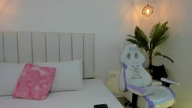 Ada Monroe10 online show from 17, 2, 2025