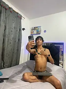 derreck models online show from 13, 2, 2026