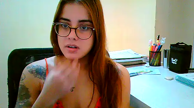 Snapshot of maliamiller chatting on 20, 3, 2025 maliamiller online show from 20, 3, 2025