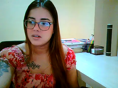 Snapshot of maliamiller chatting on 23, 9, 2025 maliamiller online show from 23, 9, 2025