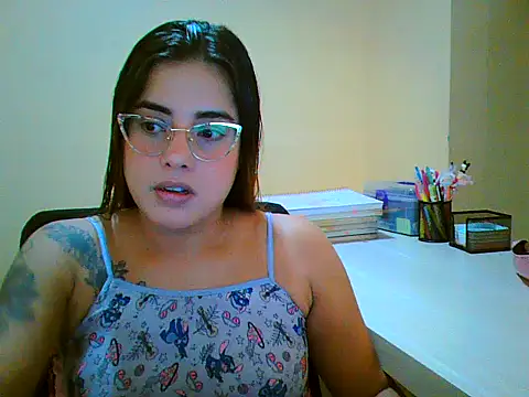 Snapshot of maliamiller chatting on 21, 12, 2025 maliamiller online show from 21, 12, 2025