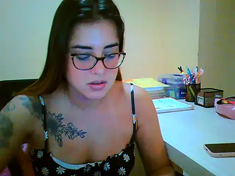 Snapshot of maliamiller chatting on 4, 2, 2026 maliamiller online show from 4, 2, 2026