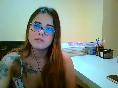 Snapshot of maliamiller chatting on 7, 2, 2026 maliamiller online show from 7, 2, 2026