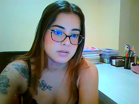 Snapshot of maliamiller chatting on 27, 2, 2026 maliamiller online show from 27, 2, 2026
