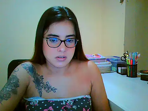 Snapshot of maliamiller chatting on 13, 3, 2026 maliamiller online show from 13, 3, 2026