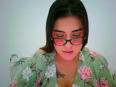 Snapshot of maliamiller chatting on 18, 4, 2026 maliamiller online show from 18, 4, 2026