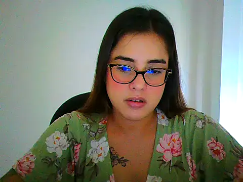 Snapshot of maliamiller chatting on 22, 4, 2026 maliamiller online show from 22, 4, 2026